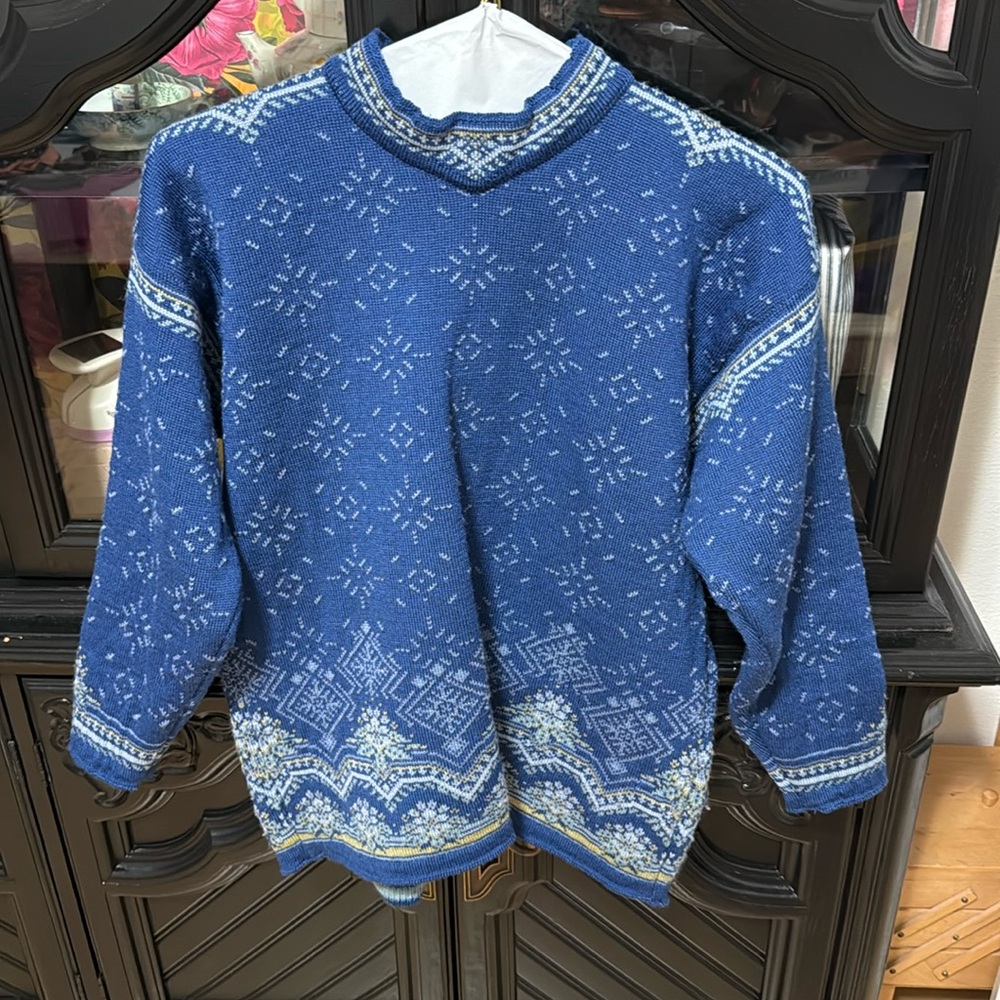 Dale of Norway beautiful wool sweater